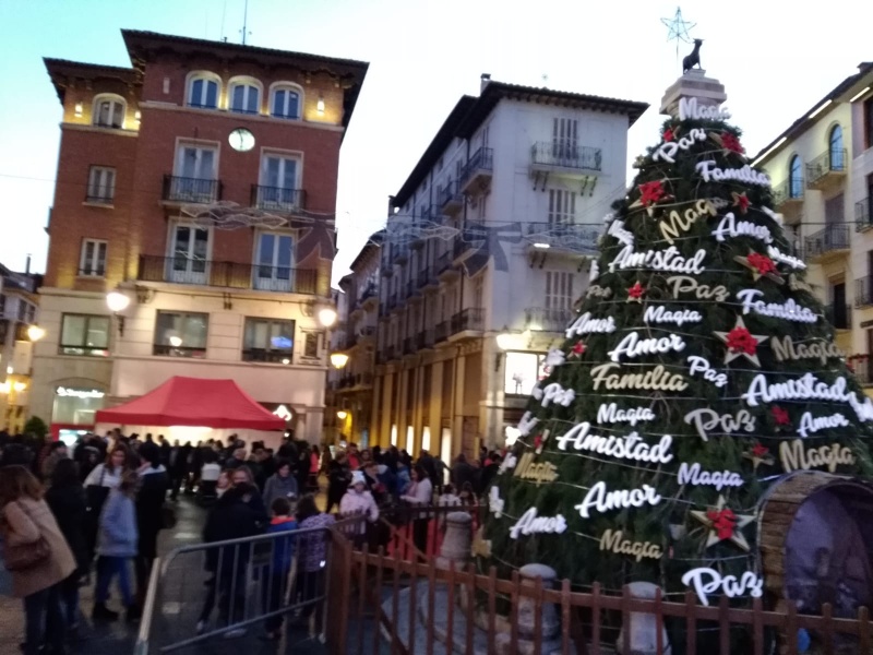Ya es Navidad en el Centro Histórico de Teruel. Encendido de luces y muestra de villancicos